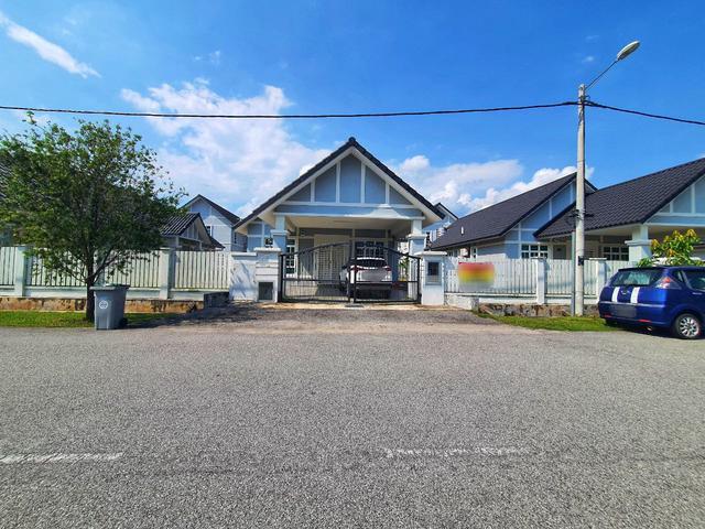 Bungalow for sale in Malaka