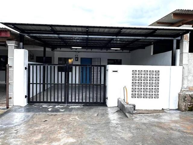 Terraced House for sale in Malaka