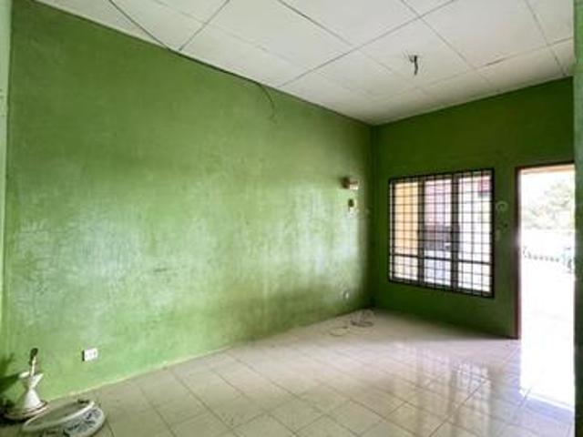 Terraced House for sale in Malaka