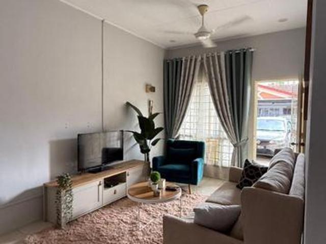 Terraced House for sale in Malaka