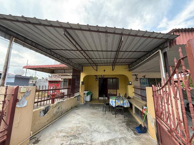 Terraced House for sale in Malaka