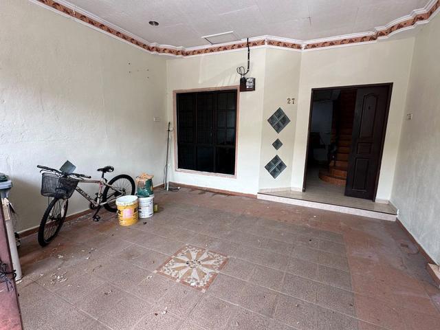 Terraced House for sale in Malaka