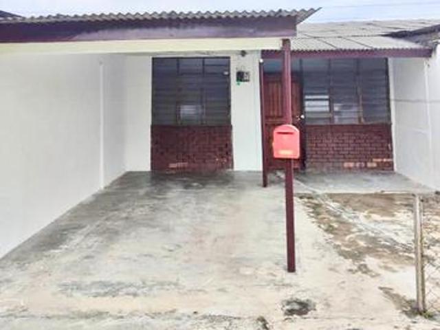 Terraced House for sale in Malaka