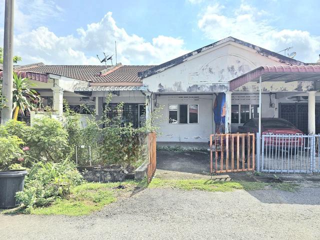 Terraced House for sale in Malaka