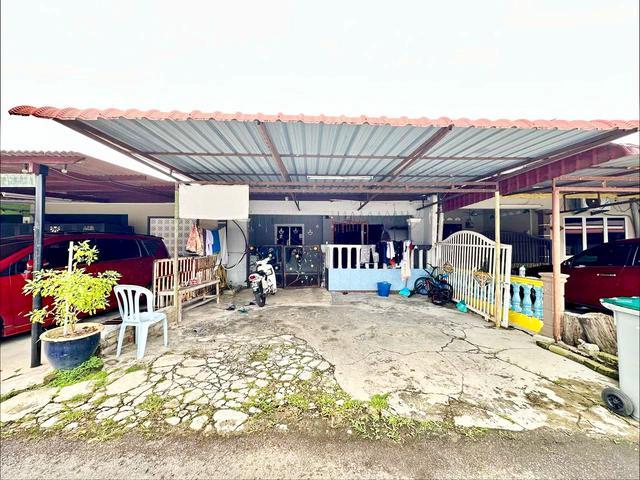Terraced House for sale in Malaka