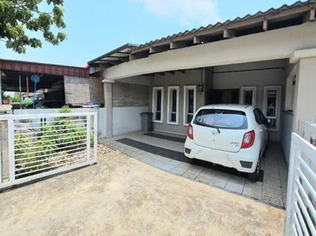 Terraced House for sale in Malaka