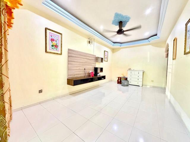 Terraced House for sale in Malaka