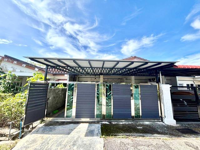 Terraced House for sale in Malaka
