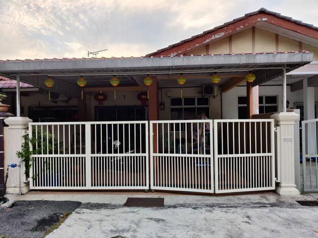 Terraced House for sale in Malaka
