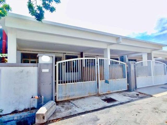 Terraced House for sale in Malaka