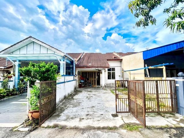 Terraced House for sale in Malaka