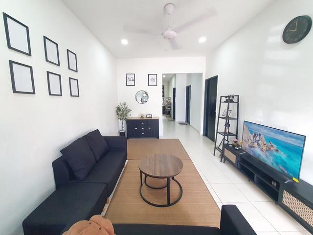 Terraced House for sale in Malaka