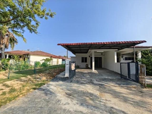 Terraced House for sale in Malaka