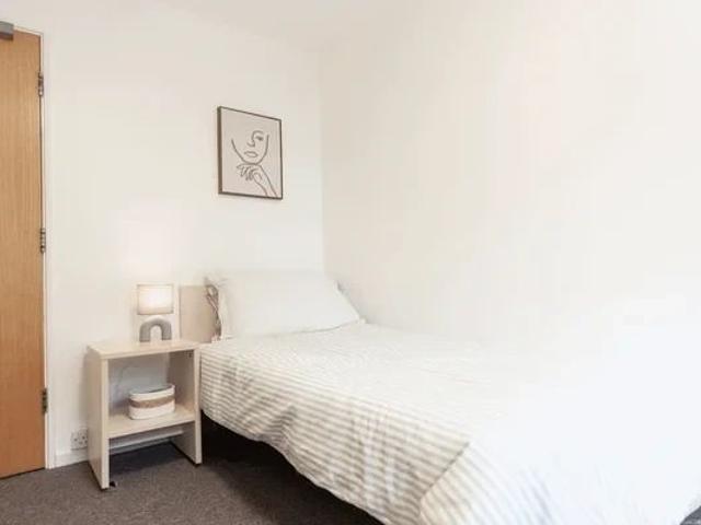 Room for rent in Calthorpe Fields, West Midlands