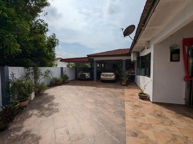 Terraced House for sale in Malaka