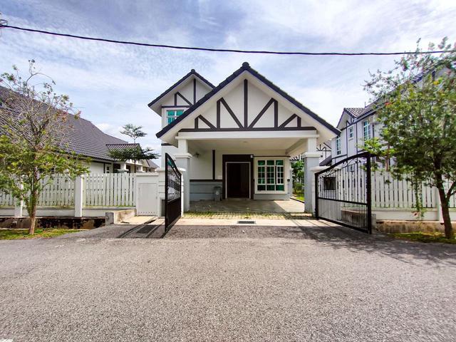 Terraced House for sale in Malaka