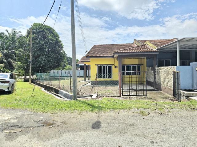 Terraced House for sale in Malaka