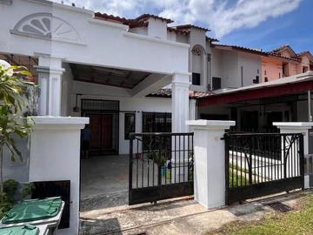 Terraced House for sale in Malaka