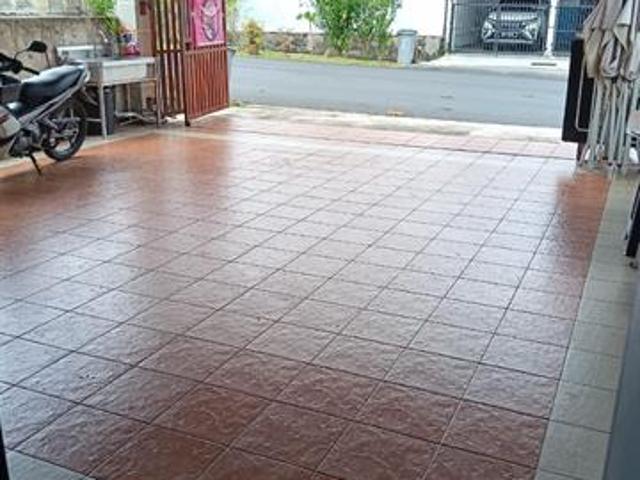 Terraced House for sale in Malaka