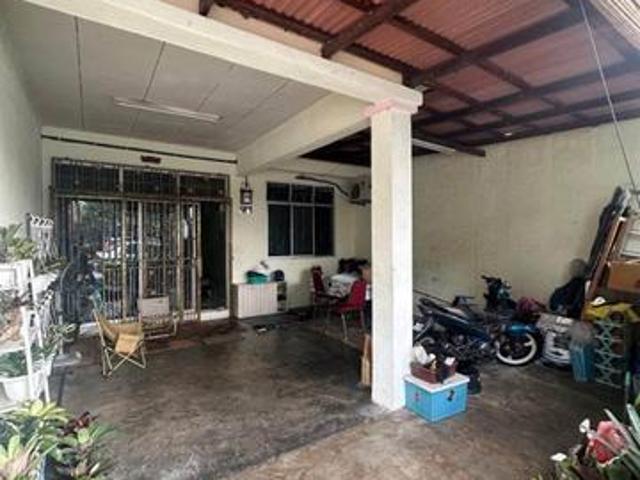 Terraced House for sale in Malaka