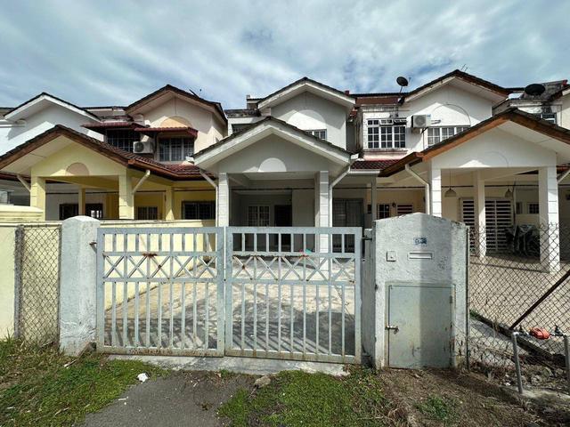 Terraced House for sale in Malaka