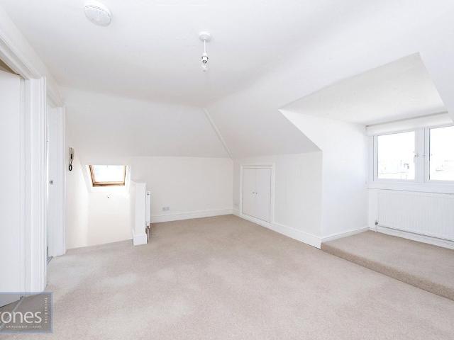Apartment for rent in Swiss Cottage, Greater London