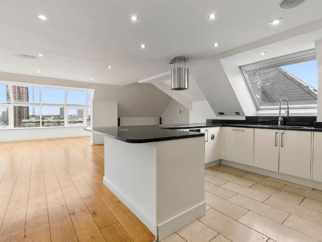 Apartment for rent in Sands End, Greater London