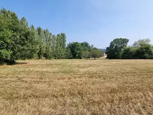 Terrain vente à Nontron