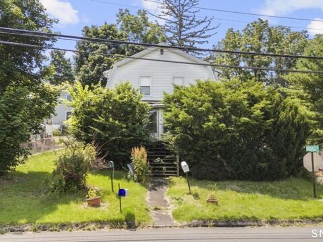House for sale in Cromwell, Connecticut
