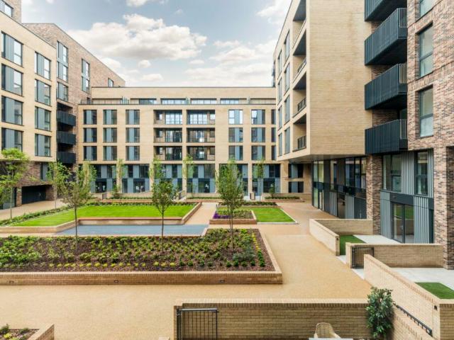 House for rent in Summerstown, Greater London