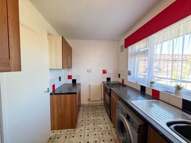 Apartment for rent in Locksley Estate, Greater London