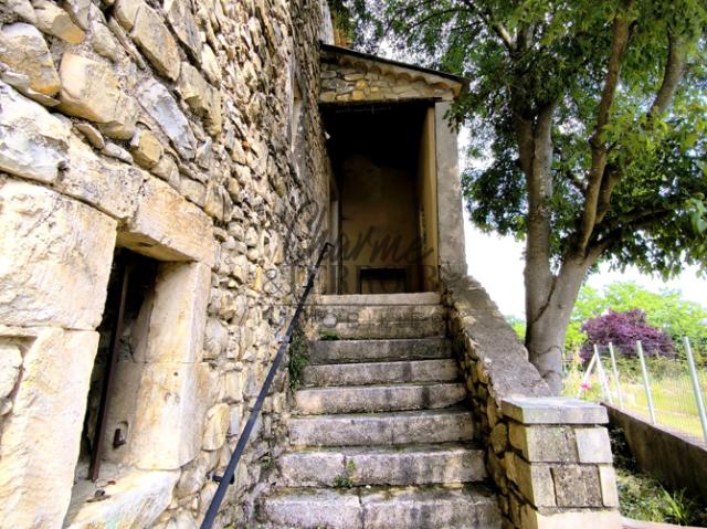Maison vente à Nîmes, Bouquet