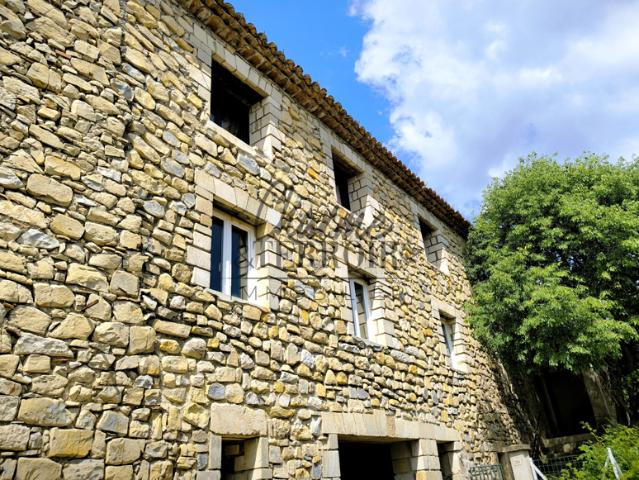 Maison vente à Nîmes, Bouquet