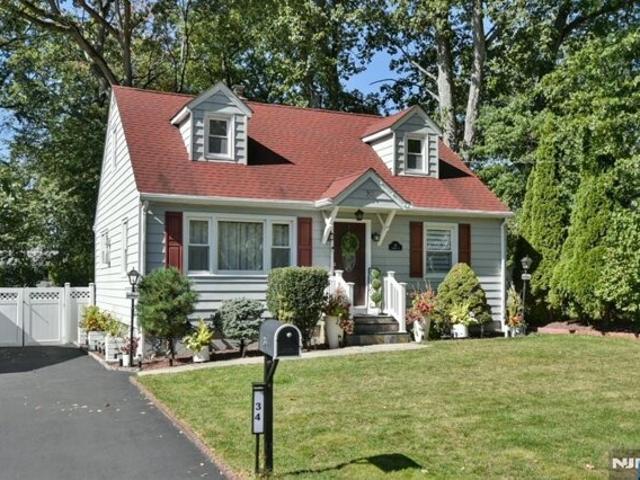 House for sale in Waldwick, New Jersey