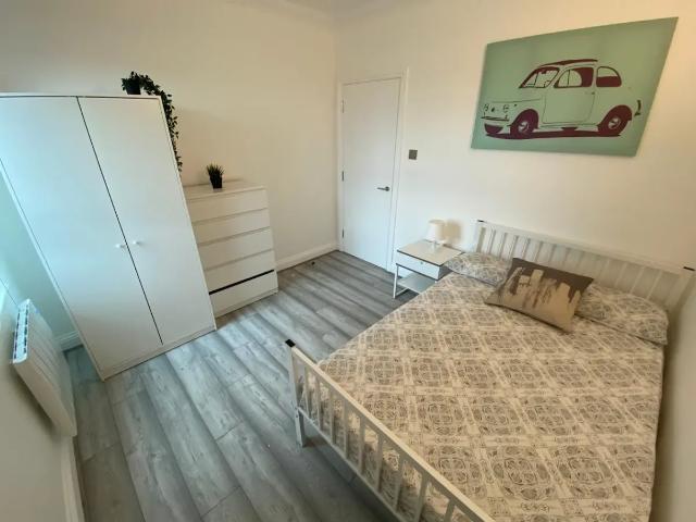 Room for rent in Thames View, Greater London
