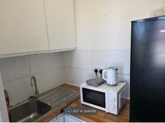 Studio for rent in Seven Kings, Greater London