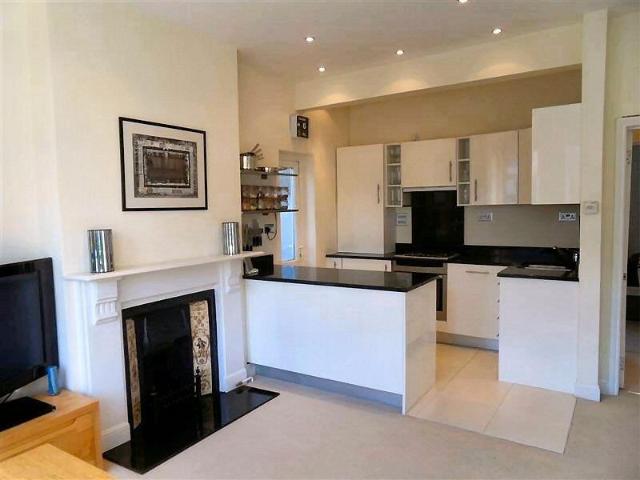 Apartment for rent in London Borough of Merton, Collier's Wood
