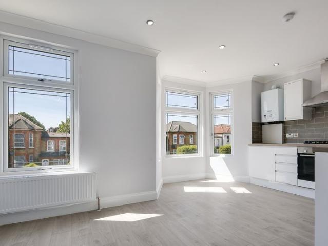 Apartment for rent in Seven Kings, Greater London