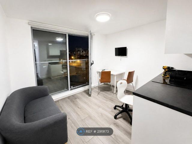 Studio for rent in Chinatown, Calderstones