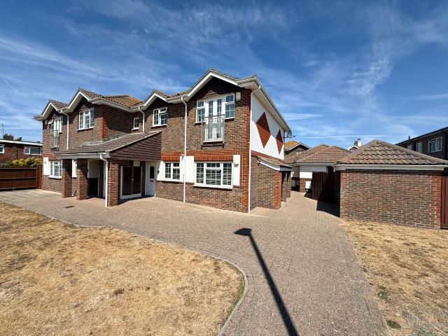 Apartment for rent in Peacehaven, Iford