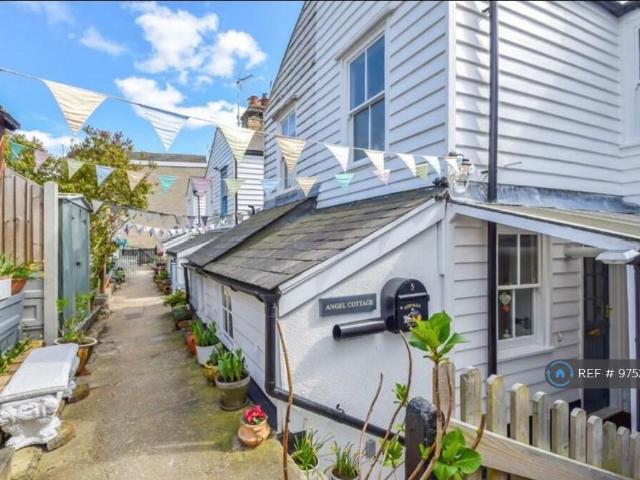 House for rent in Alton Barnes, Essex