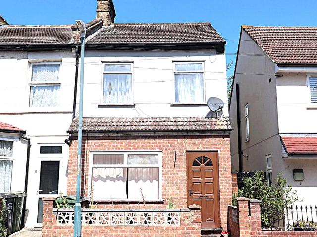 House for rent in Brooklands, Dartford