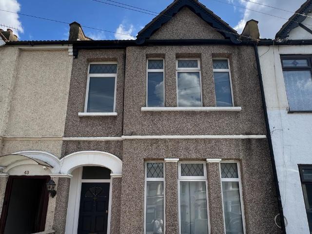 House for rent in Loxford, Greater London