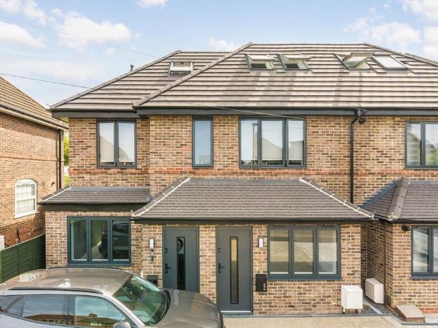 House for rent in London Borough of Ealing, Park Royal