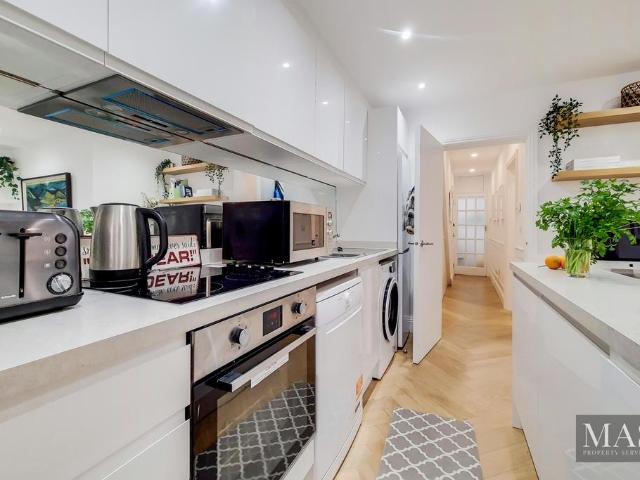 Apartment for rent in West Kensington, Greater London