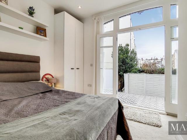 Apartment for rent in West Kensington, Greater London