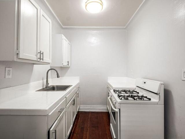 Apartment for rent in Canoga Park, California
