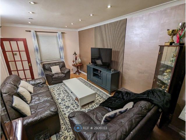 House for rent in London Borough of Ealing, Greater London