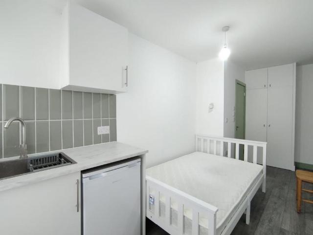 Apartment for rent in Dollis Hill, Greater London