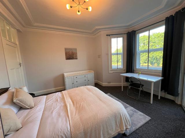Room for rent in Brent Cross, Greater London